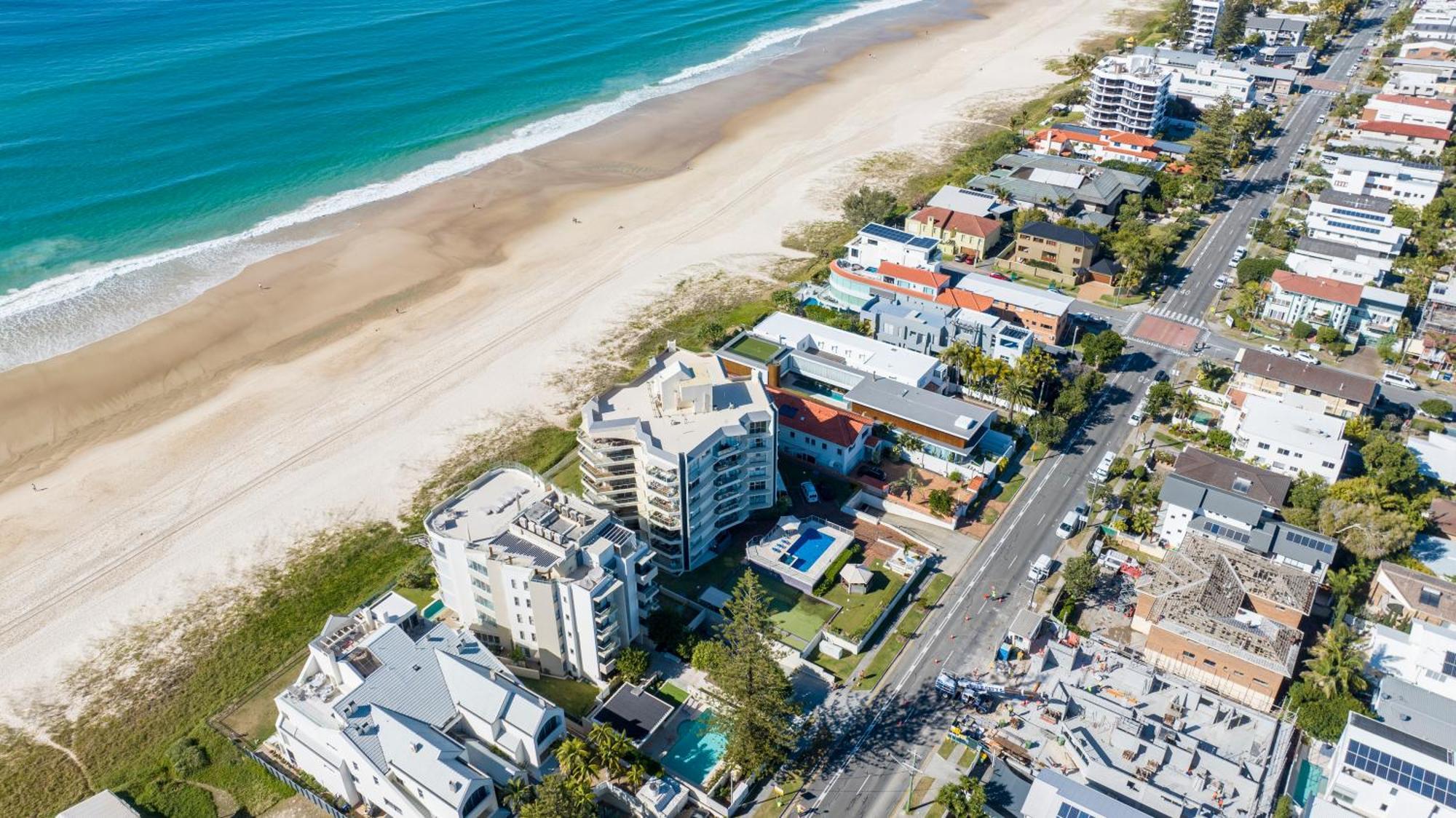 Foreshore Beachfront Aparthotel 3*